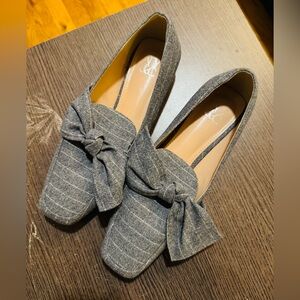 New York & Co Gray Women's Loafers with Bow Detail